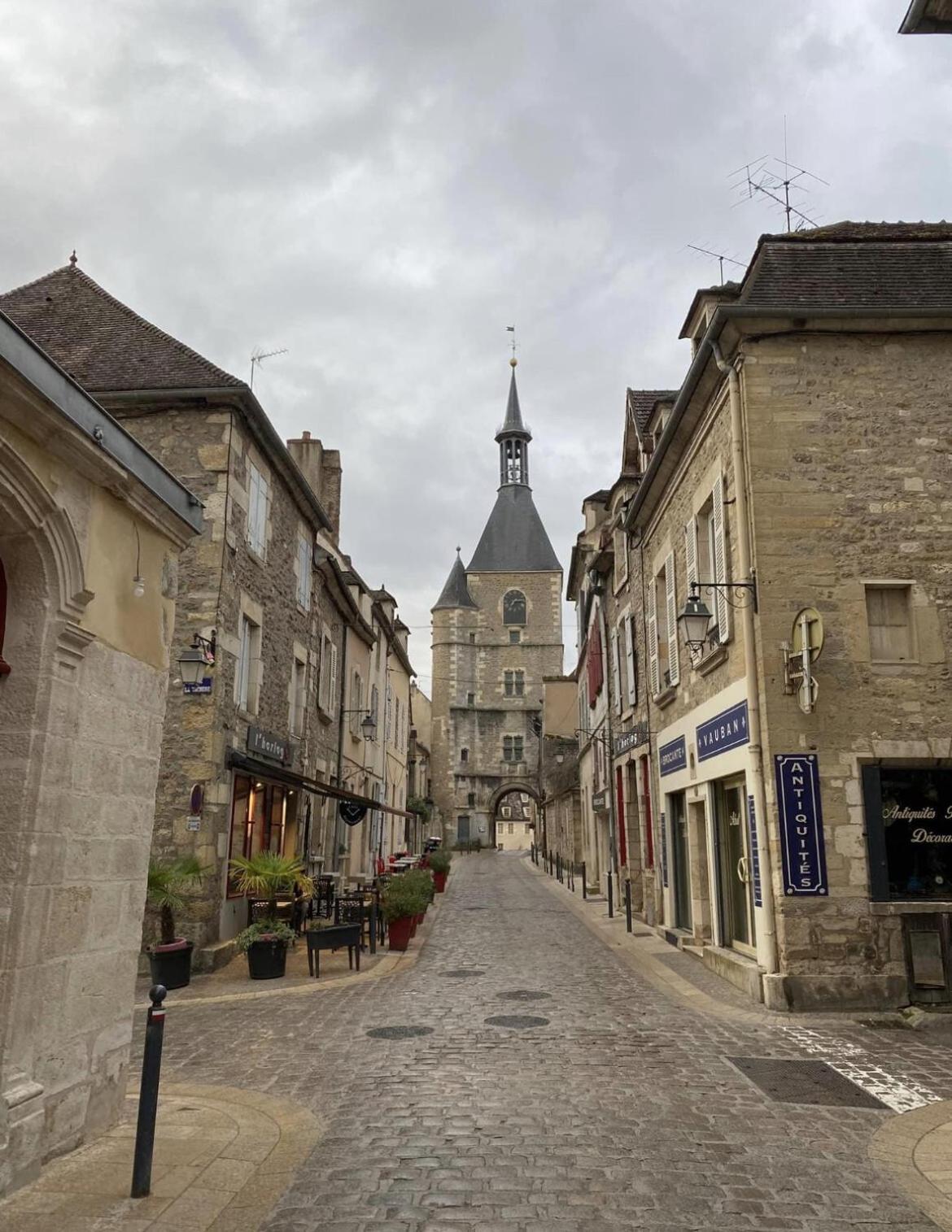 "La Petite Maison" Triplex Au Centre Ville - Les Terres Du Roy Avallon Esterno foto