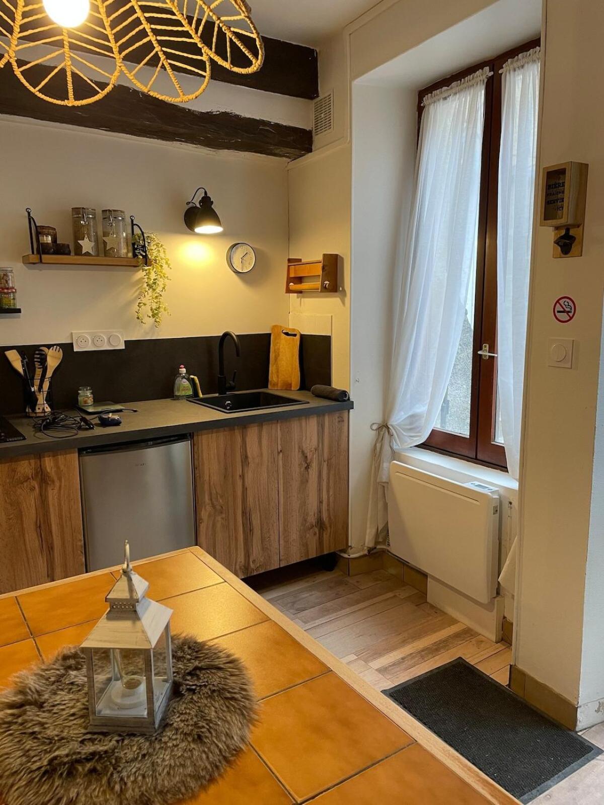 "La Petite Maison" Triplex Au Centre Ville - Les Terres Du Roy Avallon Esterno foto