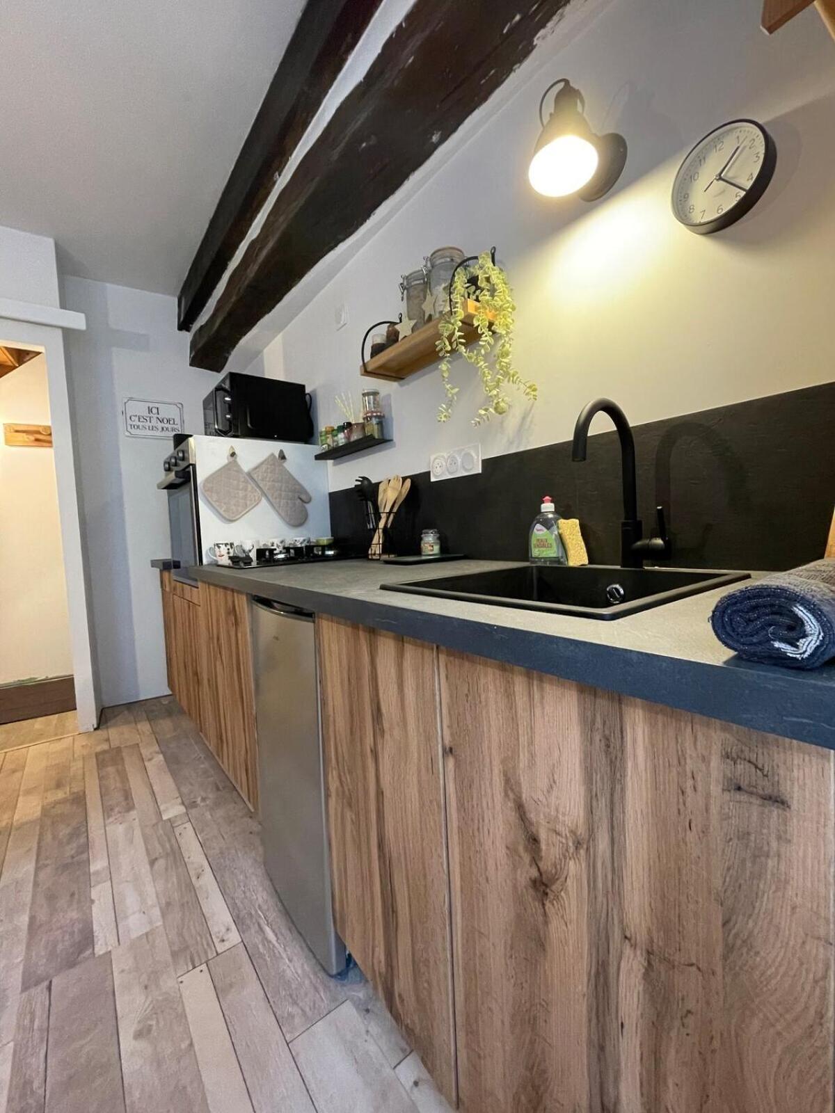 "La Petite Maison" Triplex Au Centre Ville - Les Terres Du Roy Avallon Esterno foto
